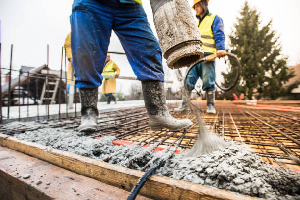 Best Concrete Sidewalk Installation in Country Clu, CA